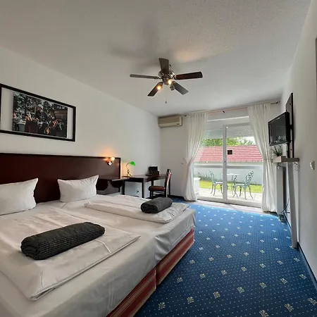 Runas Air Muc Park Sleep & Fly